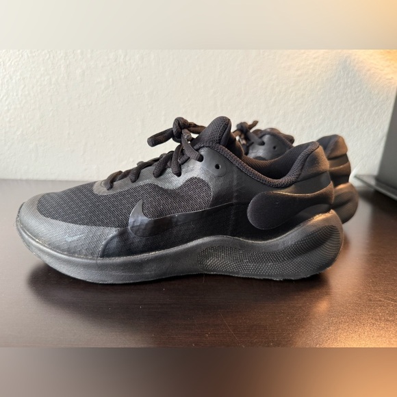 Nike Black Youth Sneakers - Picture 6 of 8